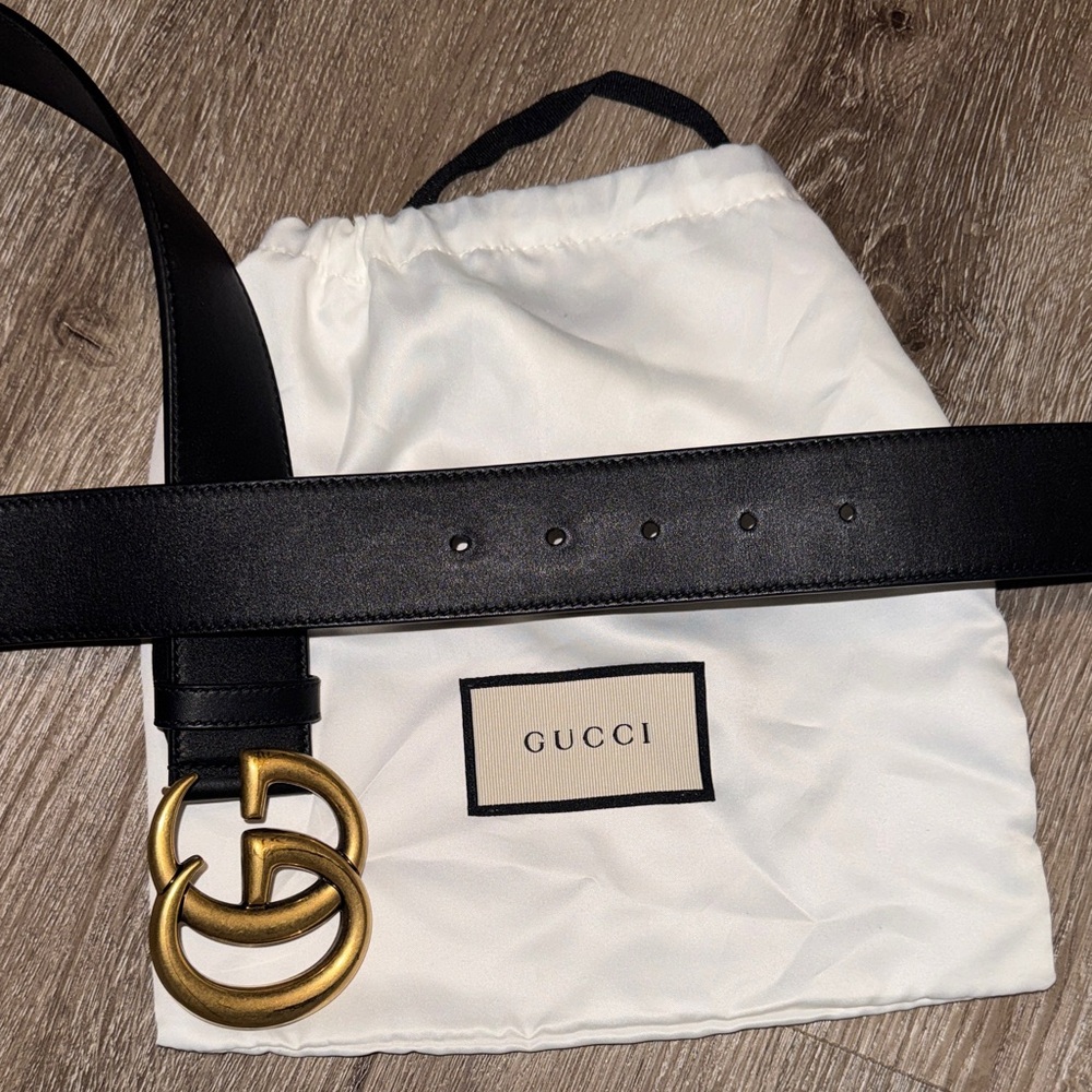 Gucci Black Belt with Gold GG Buckle - Picture 6 of 6